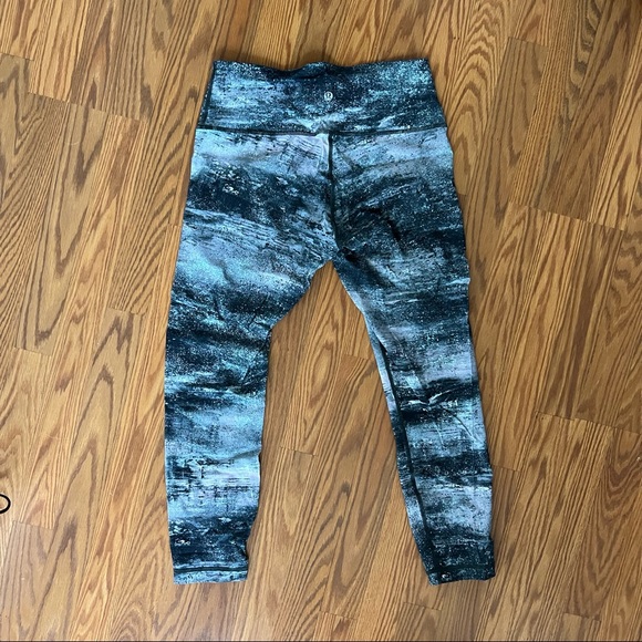 Wunder Under Lululemon Galaxy Print Leggings (size 8) - Picture 2 of 8